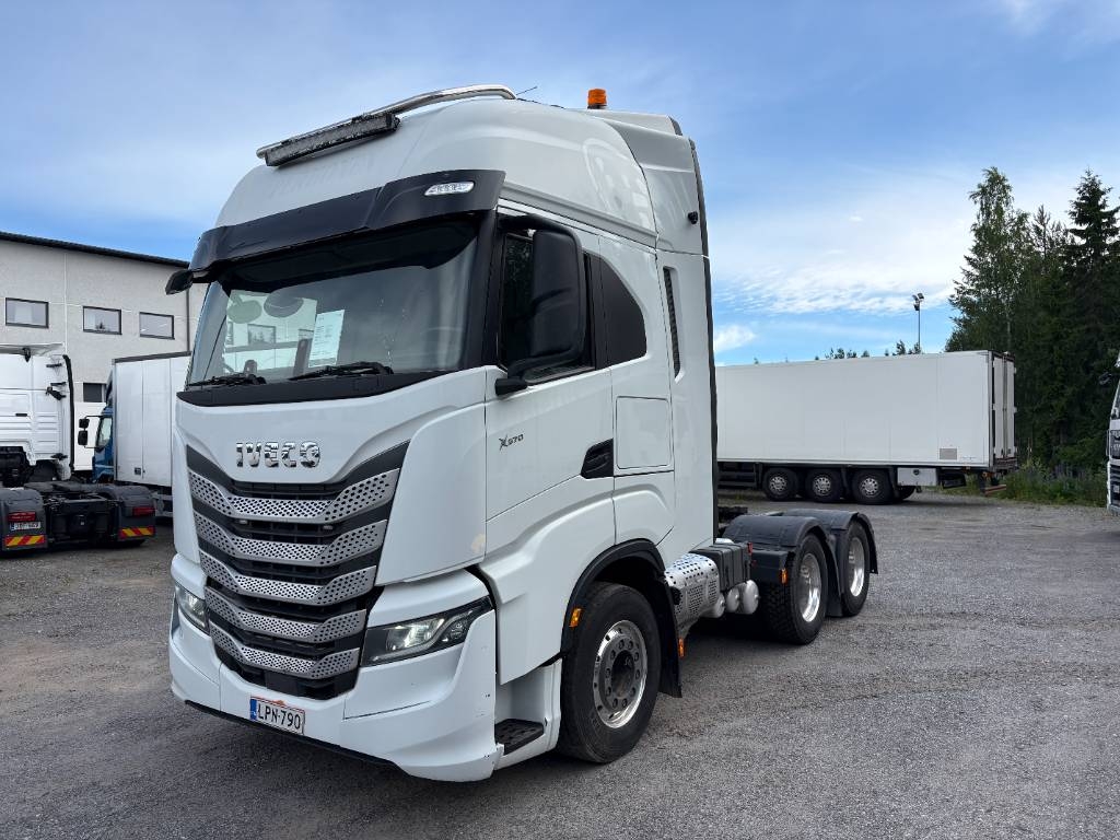 Iveco 440 6x4