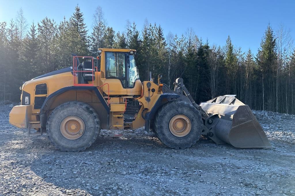 Volvo L 220 H, Finns 4 nya Däck mot tillägg