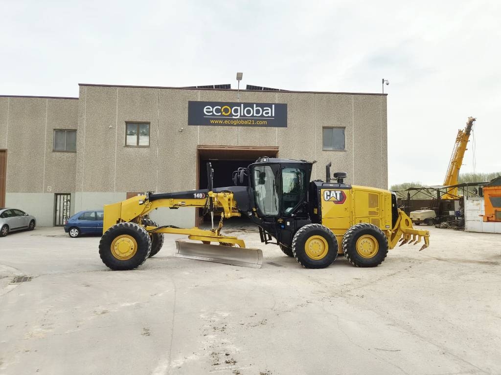 CAT 140 AWD
