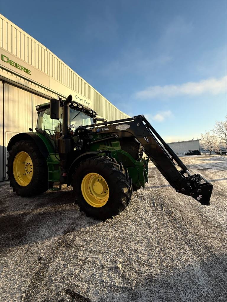 John Deere 6215R AP