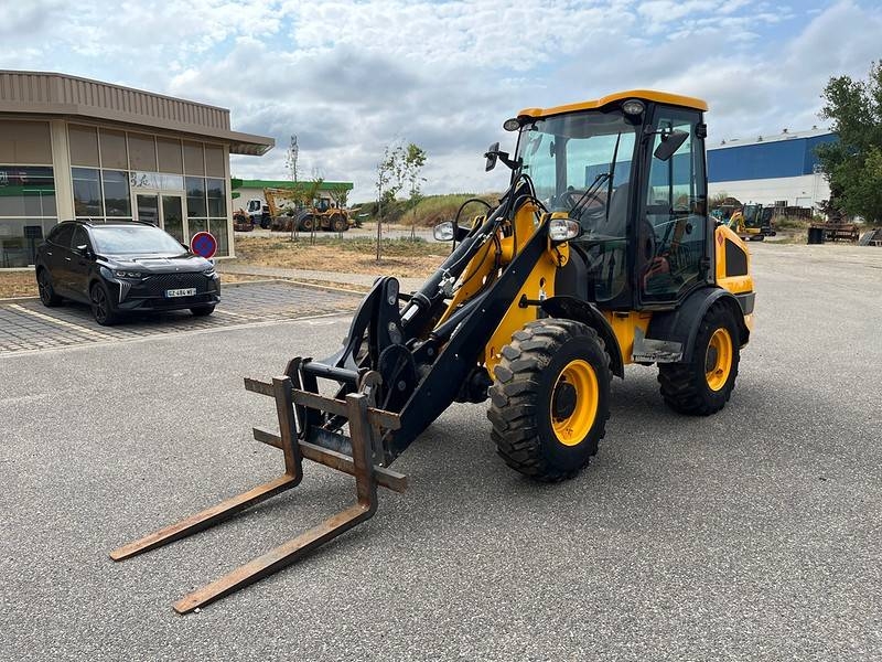JCB 406