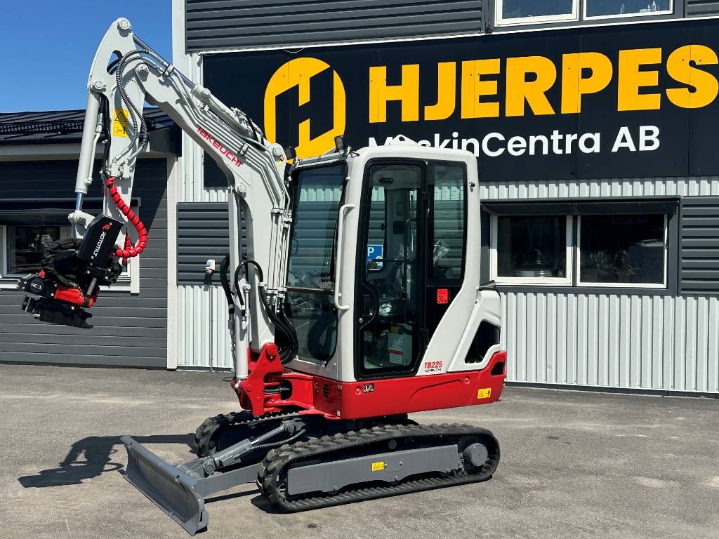 Takeuchi TB 225
