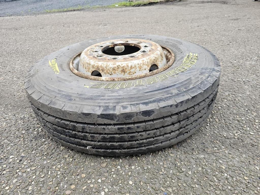 Bridgestone 9.5 R 17.5 LOWLOADER TIRE