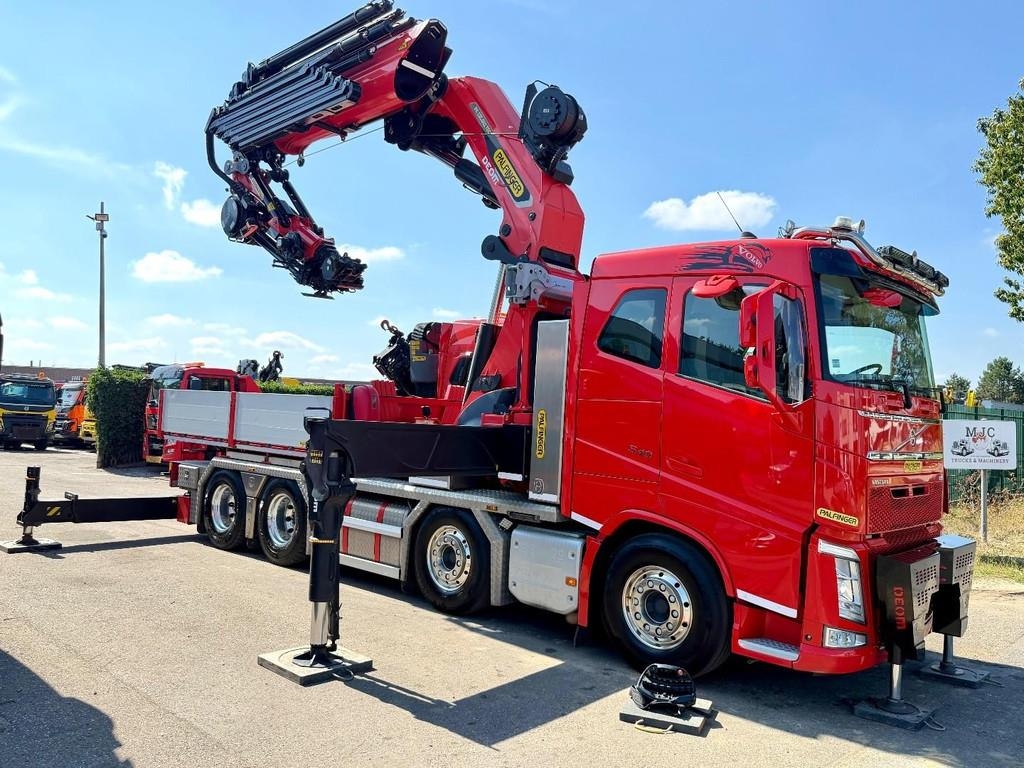 Camion plateau Volvo FH 540 8x4 TREKKER/BAKWAGEN + PALFINGER PK 135.002 — occasion 2021