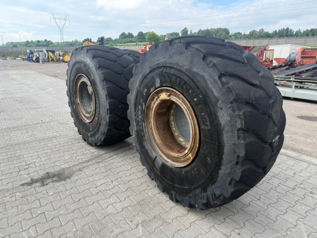 Liebherr L 580 X POWER 26.5R25 L 5 COMPLET