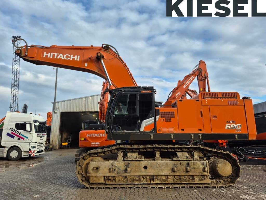Pelle sur chenilles Hitachi ZX 690 LCH-7 — occasion 2022, 7 910 h