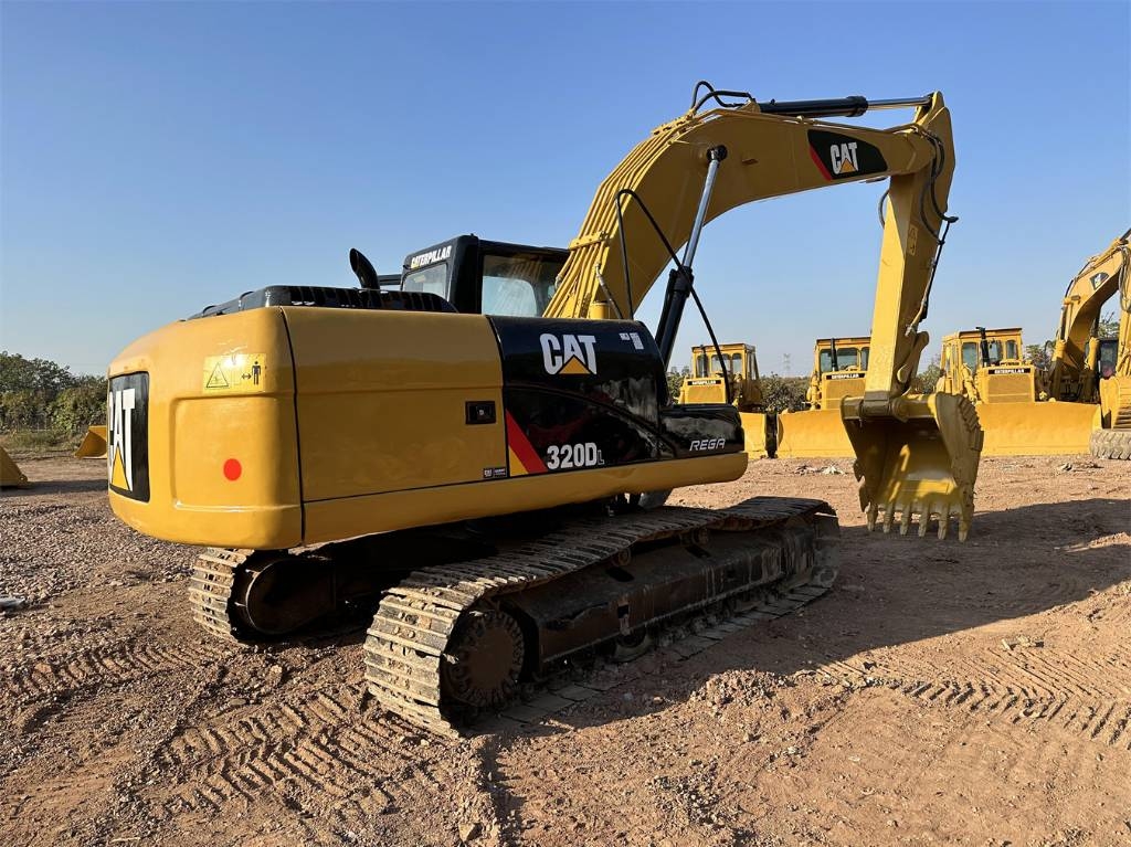 CAT 320 D