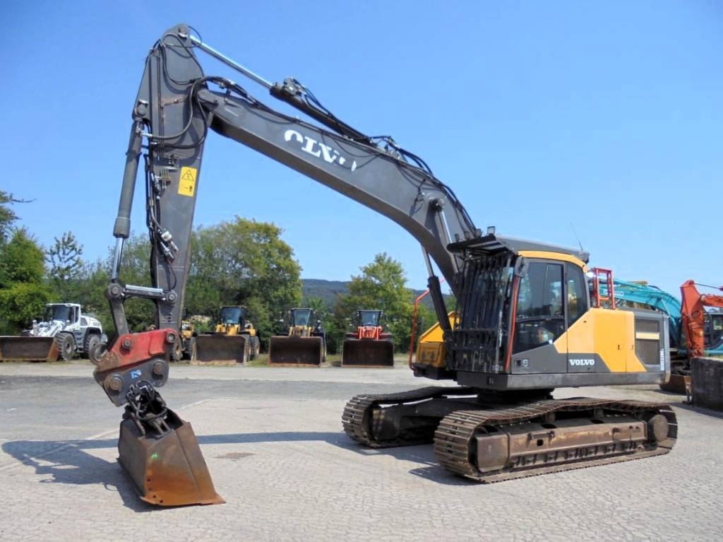 Pelle sur chenilles Volvo EC 220 E L — occasion 2016, 11 755 h