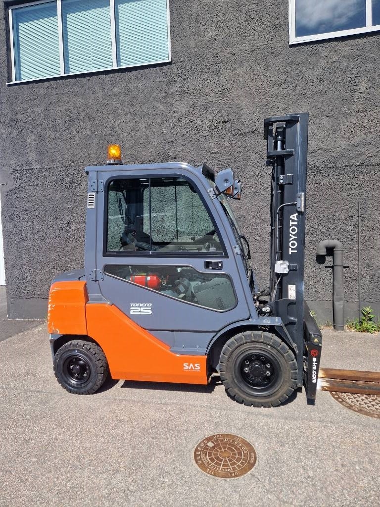 Toyota 02-8 FDF 25.  599 timmar