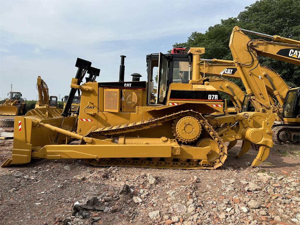 Bulldozer Caterpillar D 7 R — occasion 2018, 3 300 h