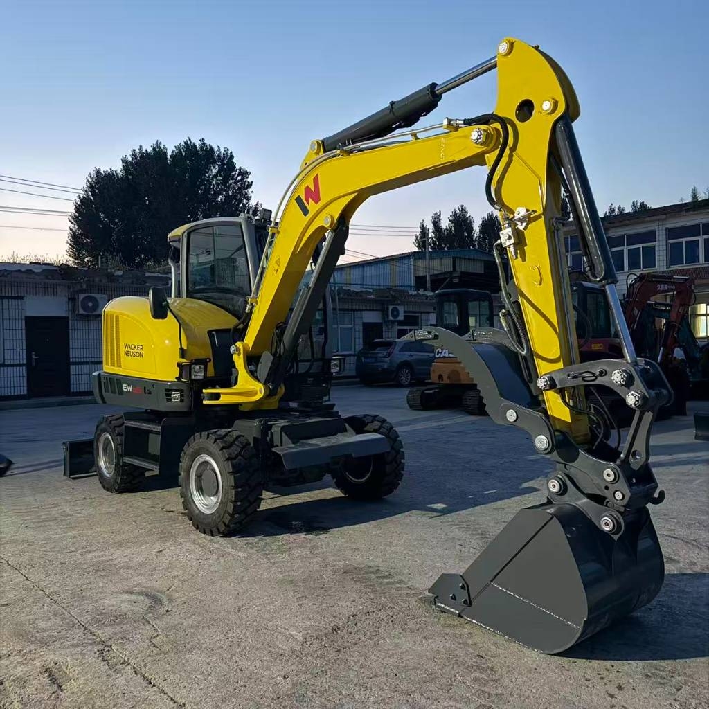 Pelle sur pneus Wacker Neuson EW 65 — occasion 2022, 800 h