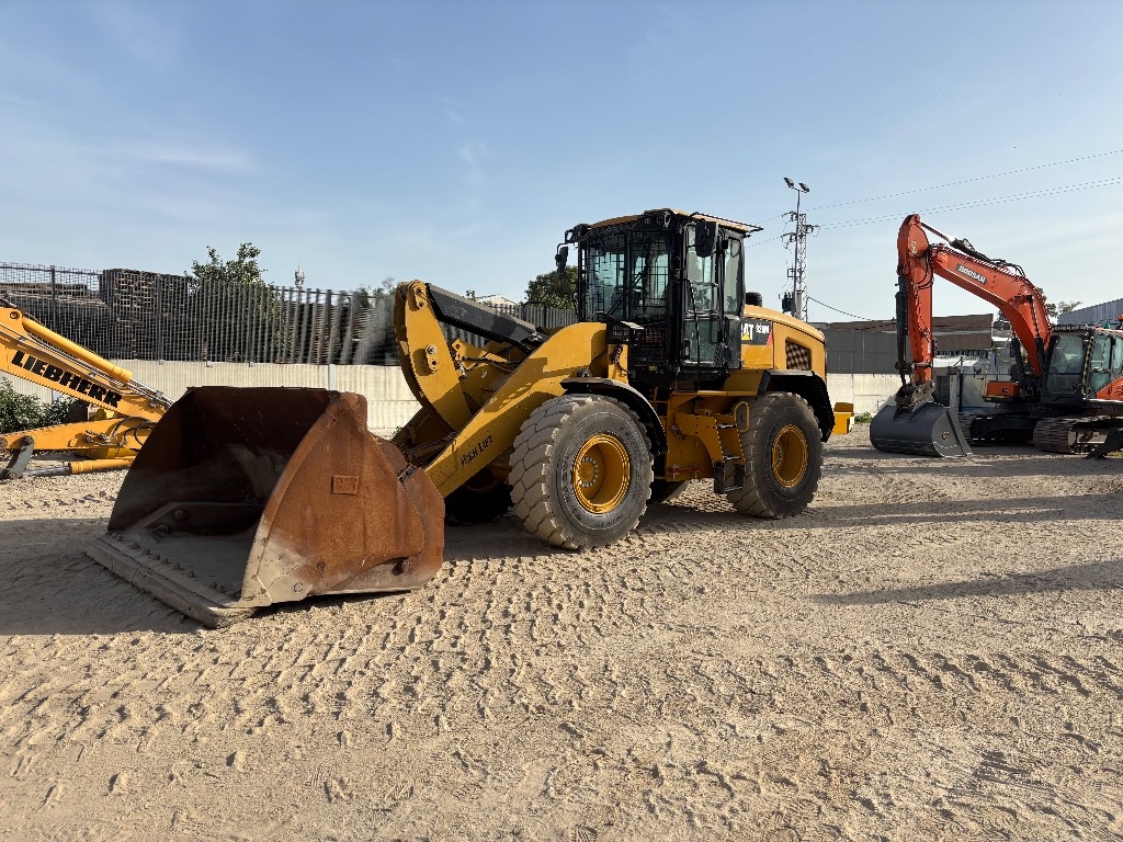 CAT 926M