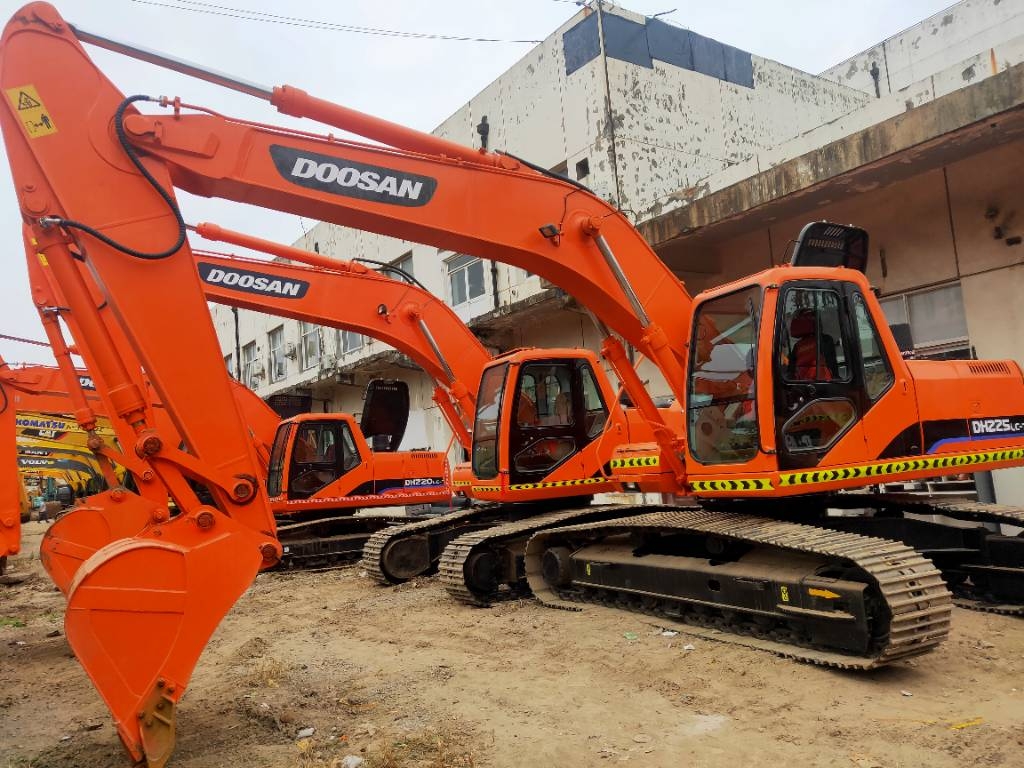 Pelle sur chenilles Doosan DH225LC-7 — occasion 2023, 1 800 h