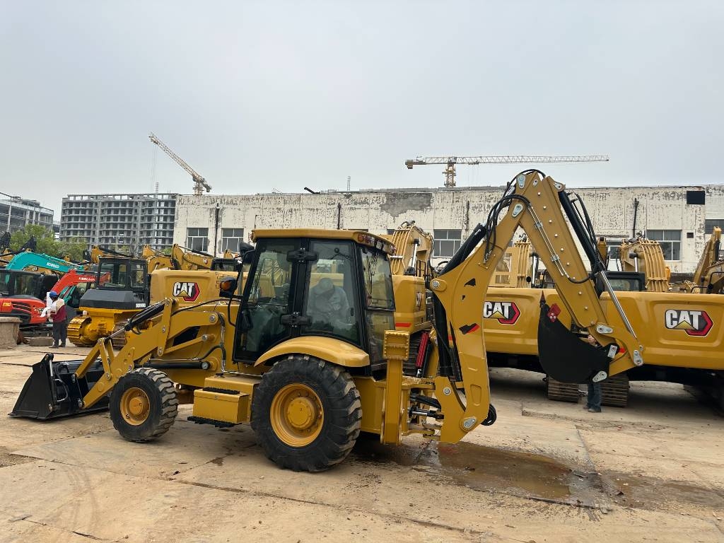 Tractopelle Caterpillar 420 F — occasion 2026, 1 h