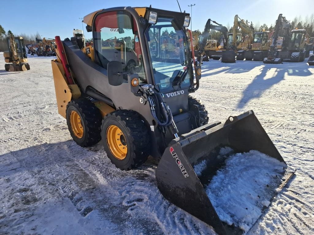 Volvo MC 70C T4 / Grease, Bucket, Heater, new tires kuva 4