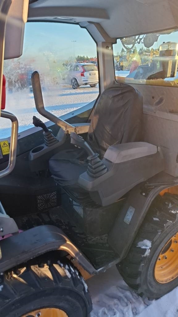 Volvo MC 70C T4 / Grease, Bucket, Heater, new tires kuva 14