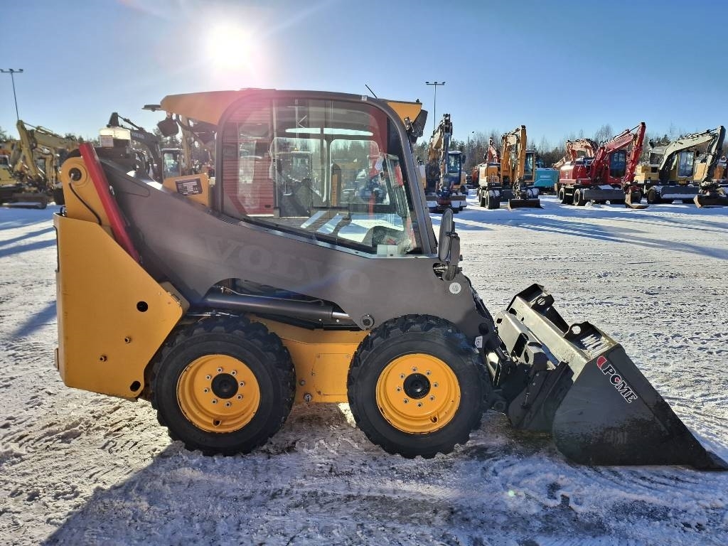 Volvo MC 70C T4 / Grease, Bucket, Heater, new tires kuva 5