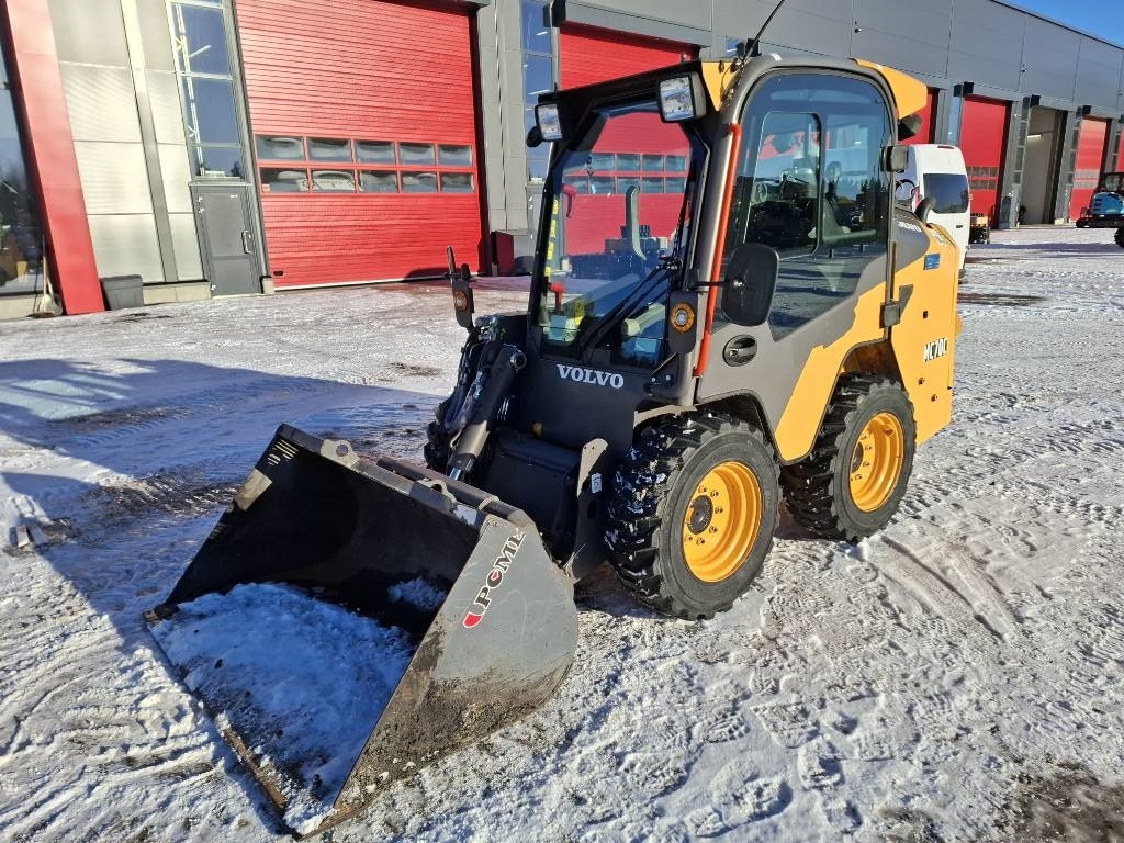 Volvo MC 70C T4 / Grease, Bucket, Heater, new tires kuva 2