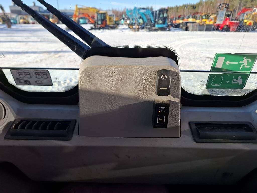 Volvo MC 70C T4 / Grease, Bucket, Heater, new tires kuva 17