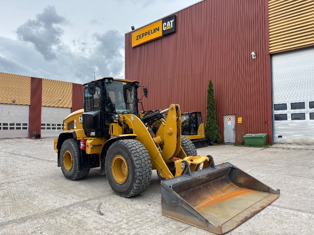 CAT 930M