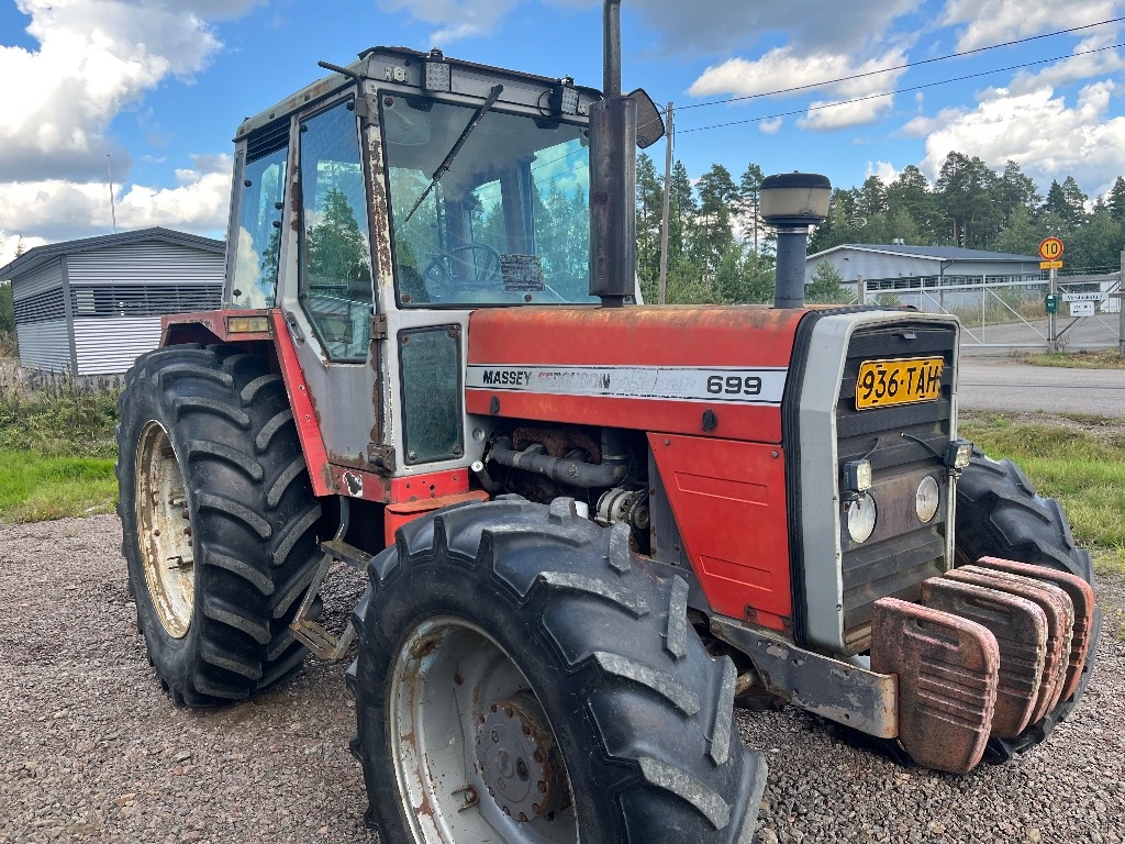 Massey Ferguson 699
