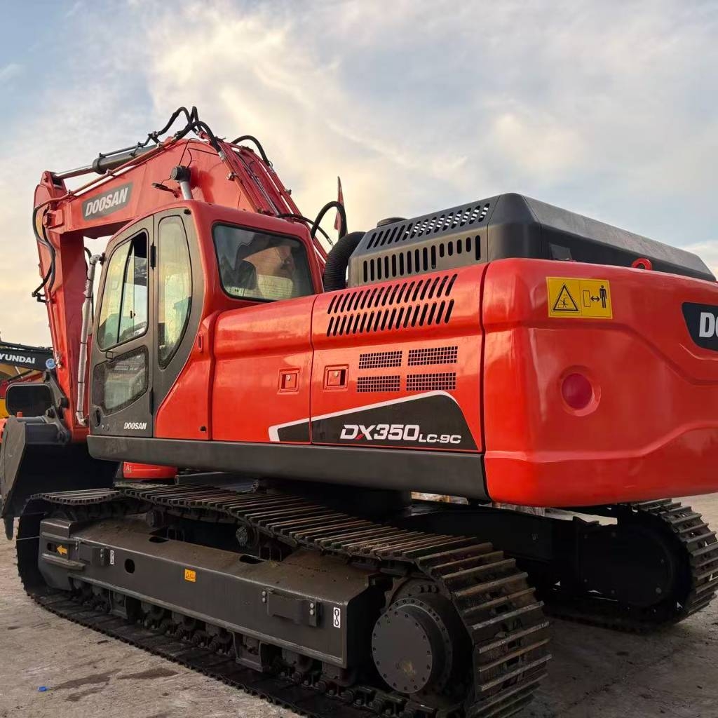 Pelle sur chenilles Doosan DX 350 LC — occasion 2024, 650 h