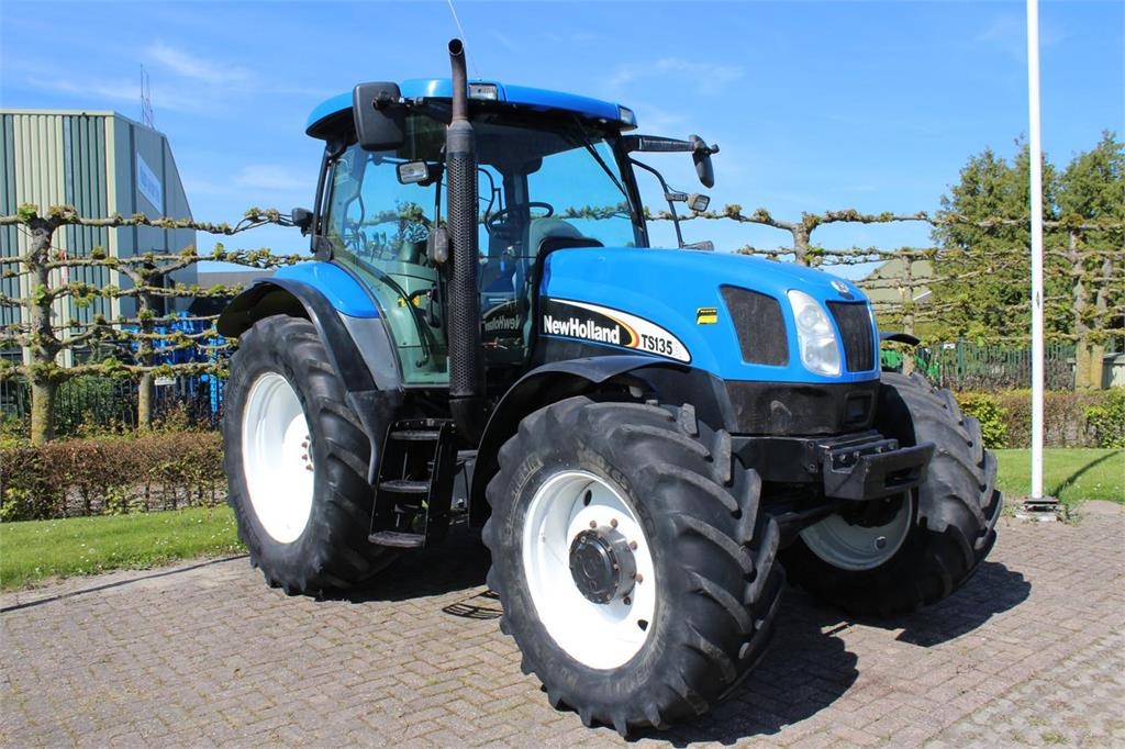New Holland TS135A