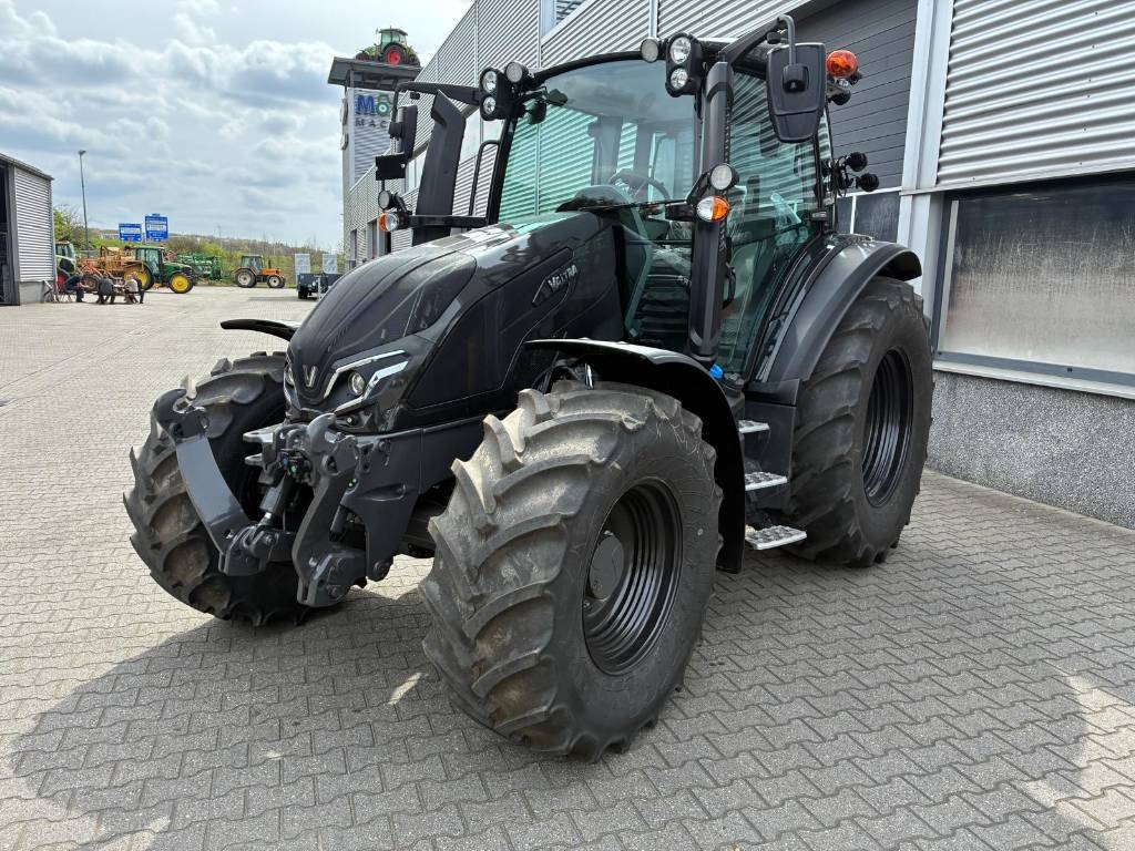 Valtra G125 Active met kruipbak