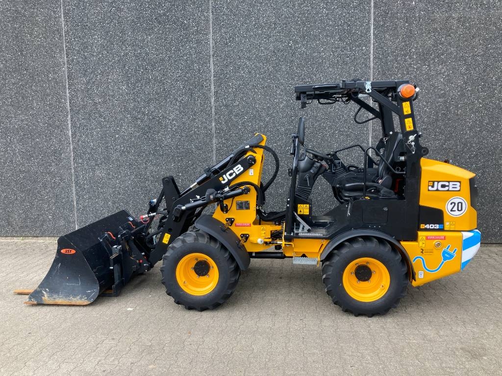 JCB 403 E