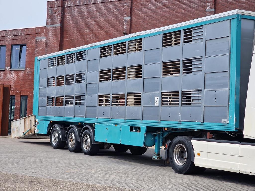 Lecitrailer Guiton livestock trailer 3 deck - Loadlift - Steer