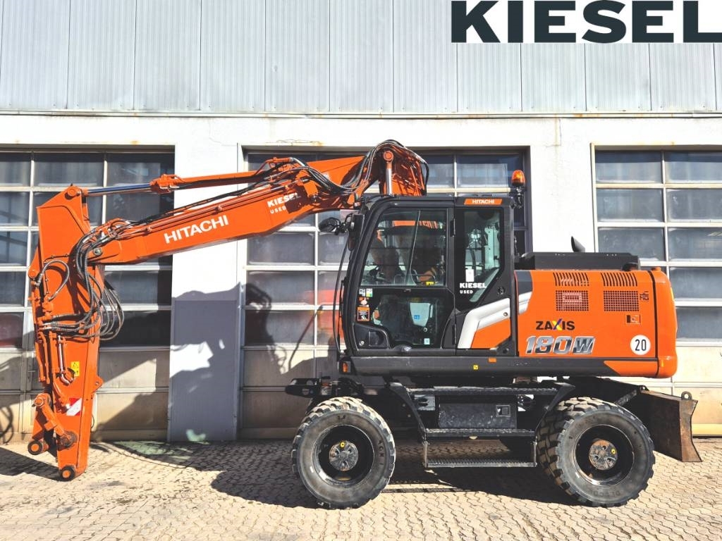 Pelle sur pneus Hitachi ZX 180 W-7 — occasion 2024, 992 h