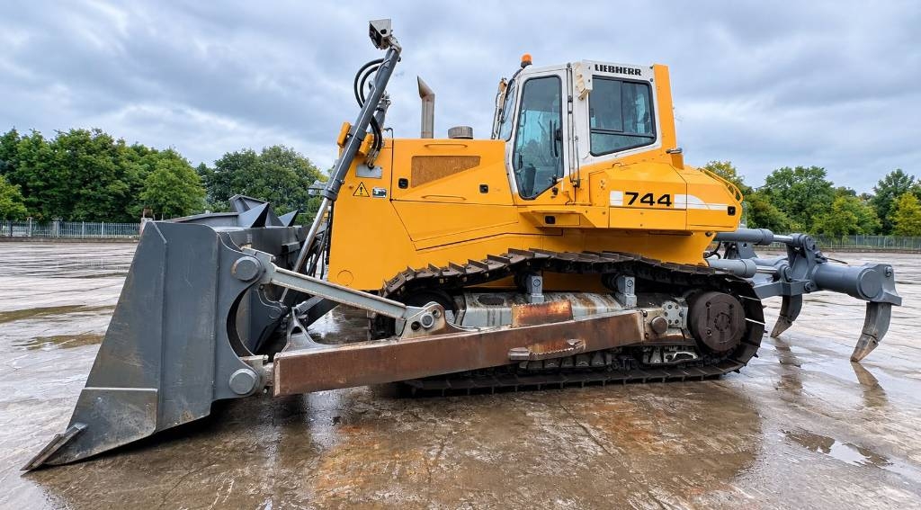 Bulldozer Liebherr PR 744 RIPPER — occasion 2015, 668 h