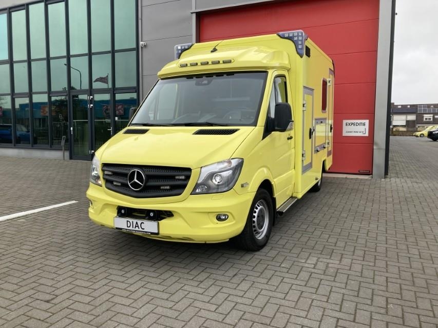 Mercedes-Benz 319 CDI Ambulance Container