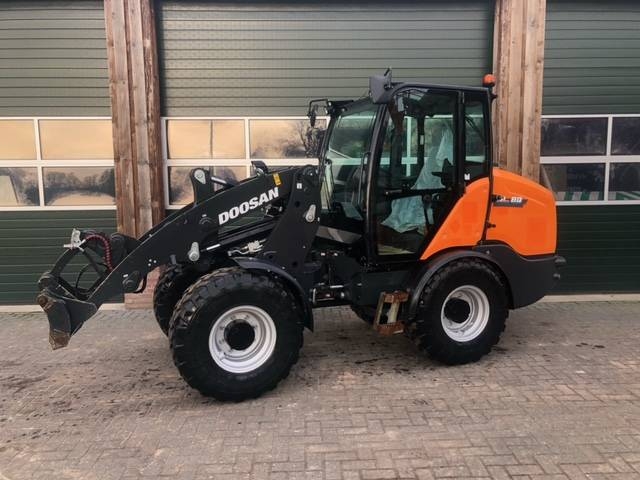 GiANT DOOSAN DEVELON G5000 DL80-7