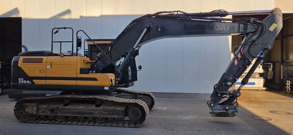 Pelle sur chenilles Hyundai HX 220 AL — occasion 2022, 2 685 h