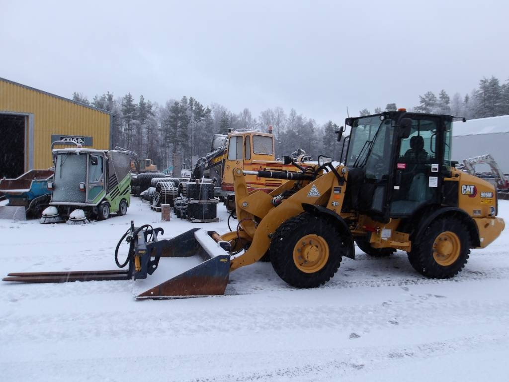 CAT 906 M