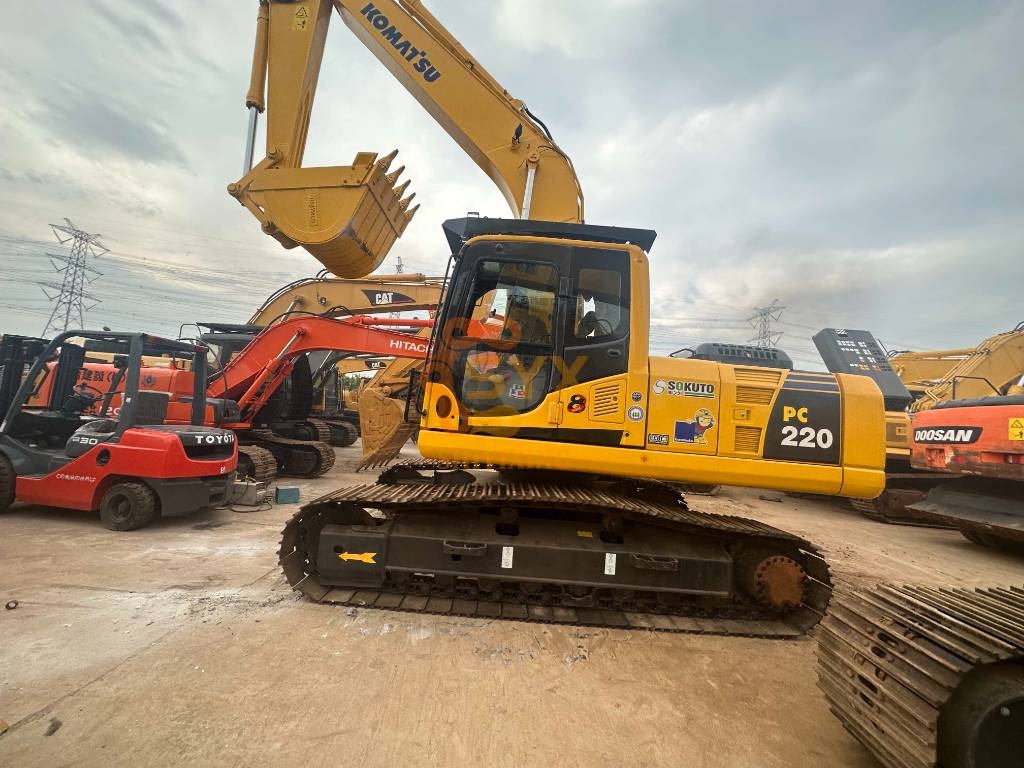 Komatsu PC 220-8