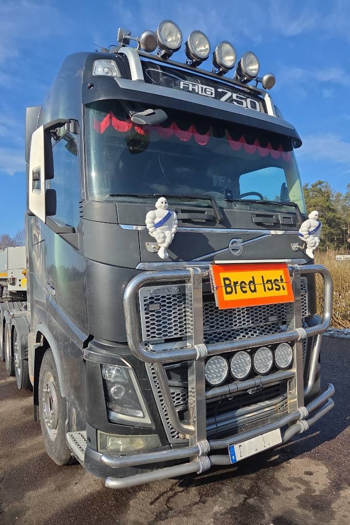 Volvo FH16 750 8x4 Dragbil med släp
