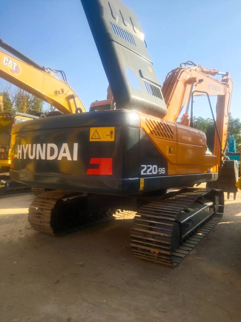Hyundai 220