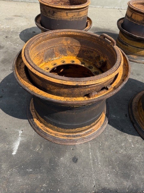 Pneu, roue et jante Liebherr L 556 RIMS — occasion