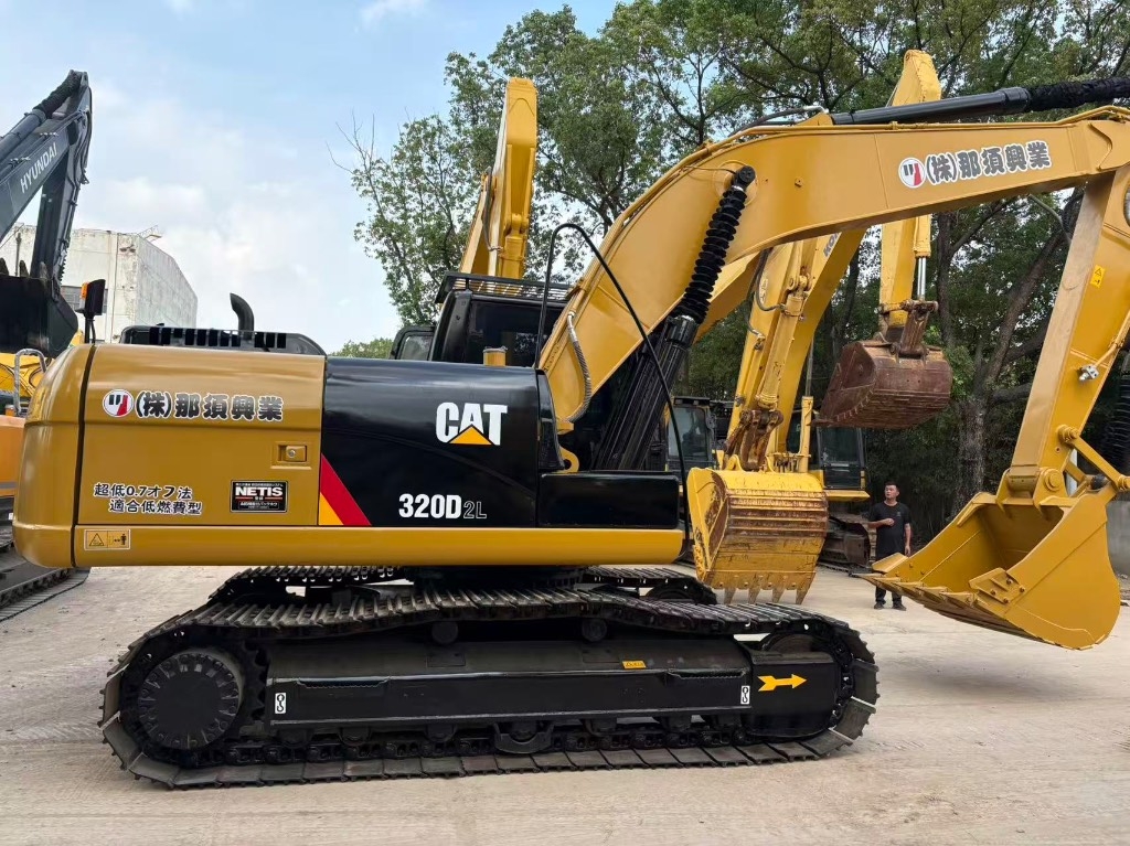 CAT 320 D