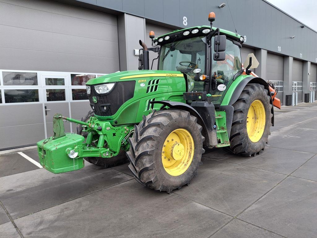John Deere 6135R