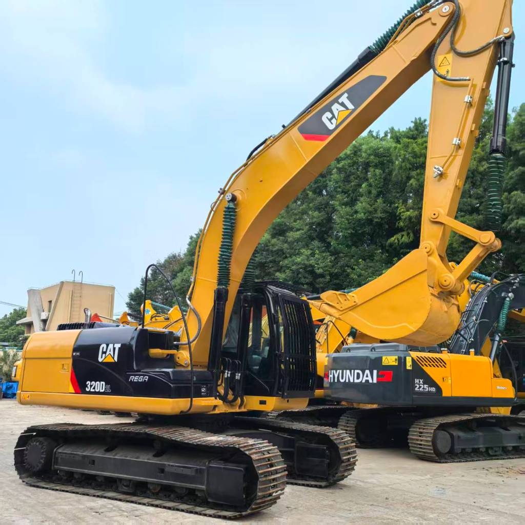 Pelle sur chenilles Caterpillar 320D — occasion 2024, 800 h
