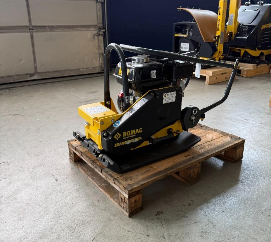 Plaque vibrante Bomag BVP18/45 — occasion 2024