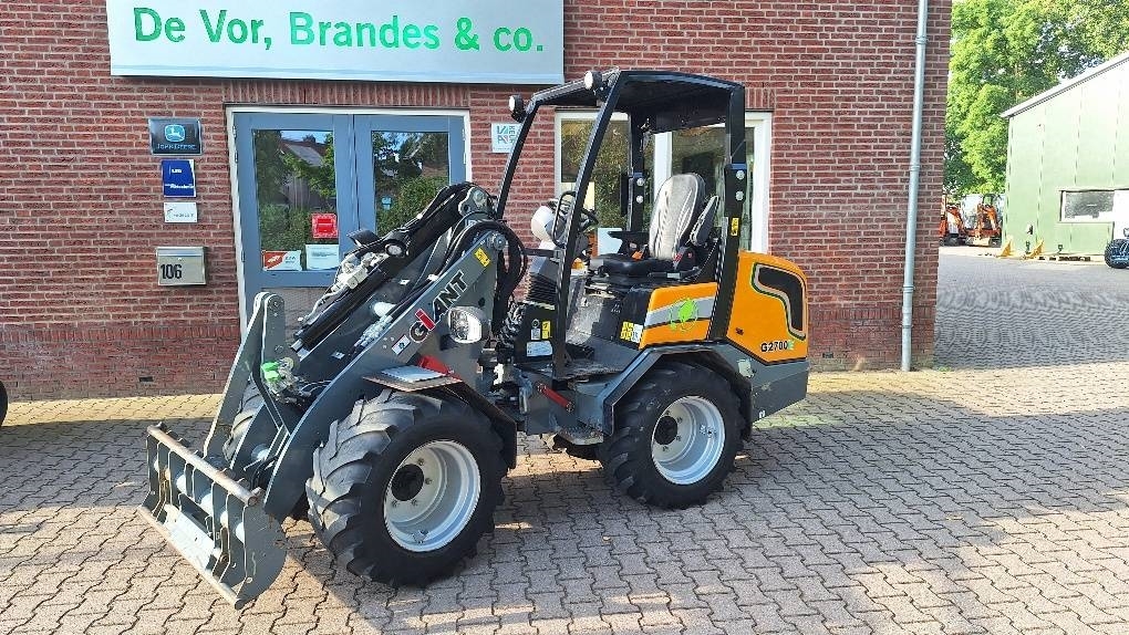 Giant G2700E
