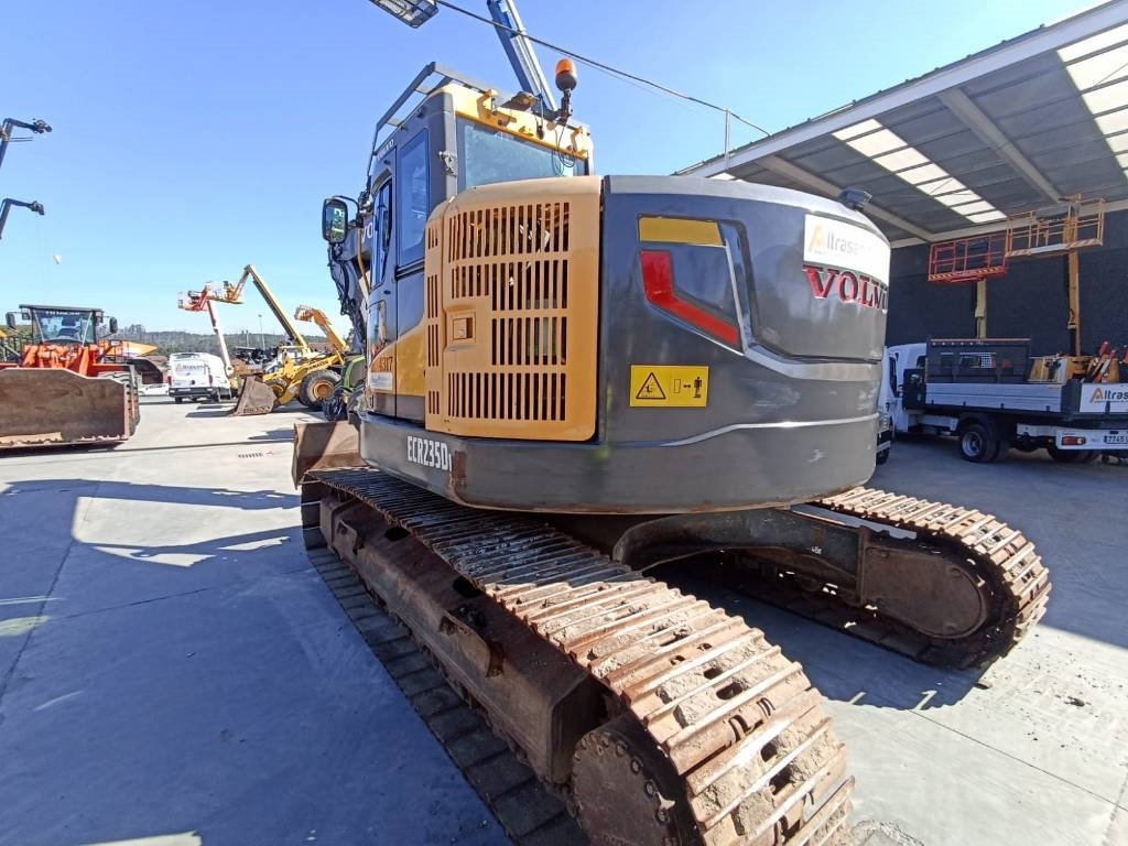 Pelle sur chenilles Volvo ECR 235 C L — occasion 2015, 11 738 h
