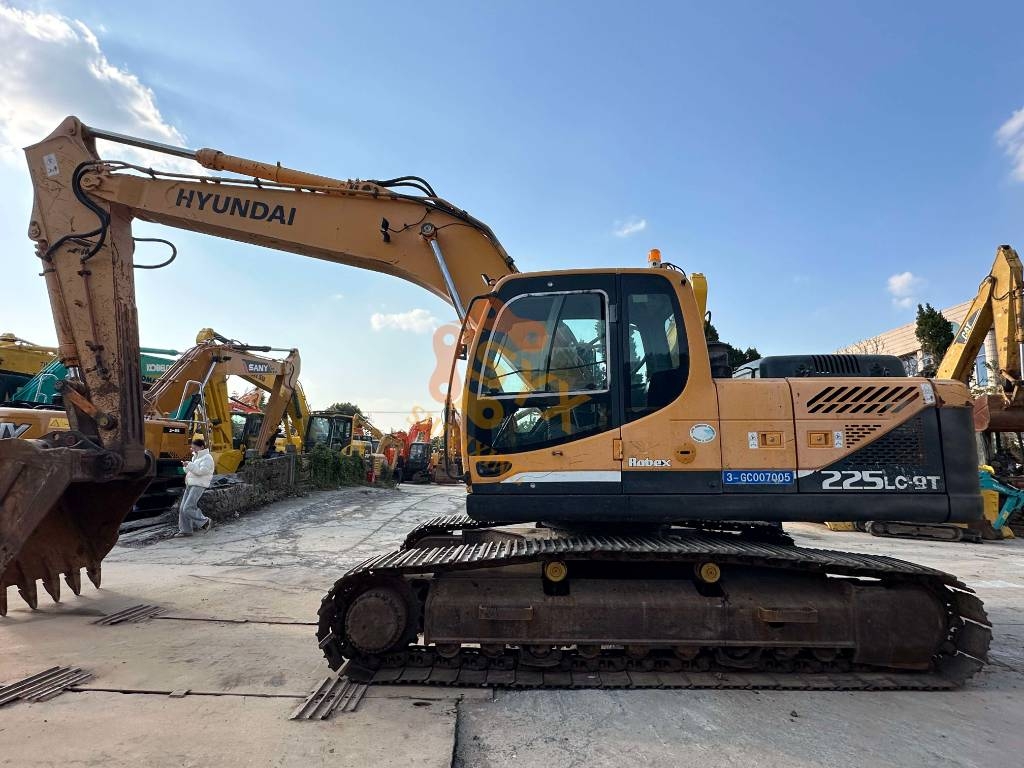 Pelle sur chenilles Hyundai 225-9t — occasion 2023, 862 h