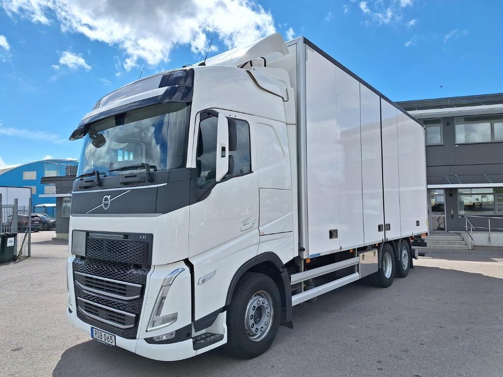 Volvo Vehicle Rigid 6x2-2 box full side opening