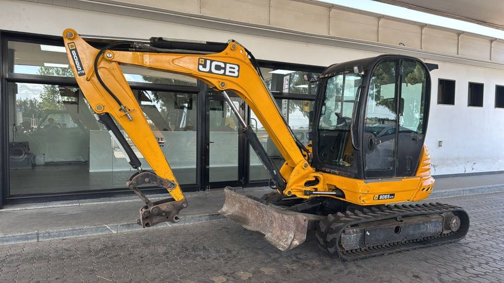 EXCAVADORA VOLVO