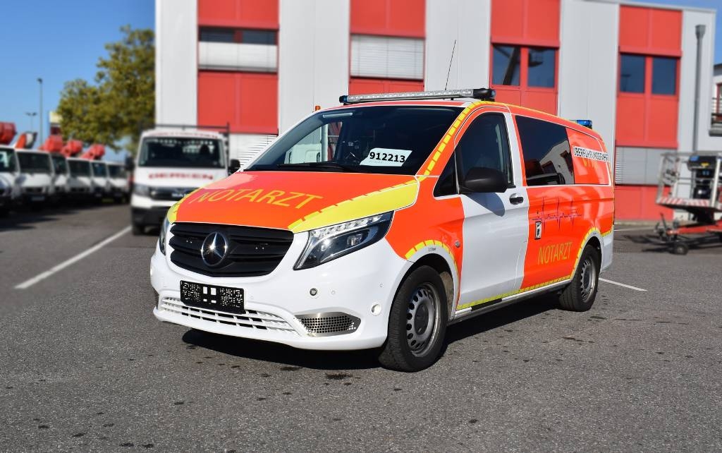 Ambulance Mercedes-Benz Vito 4x4 Notarzt Einsatzfahrzeug NEF — occasion 2020